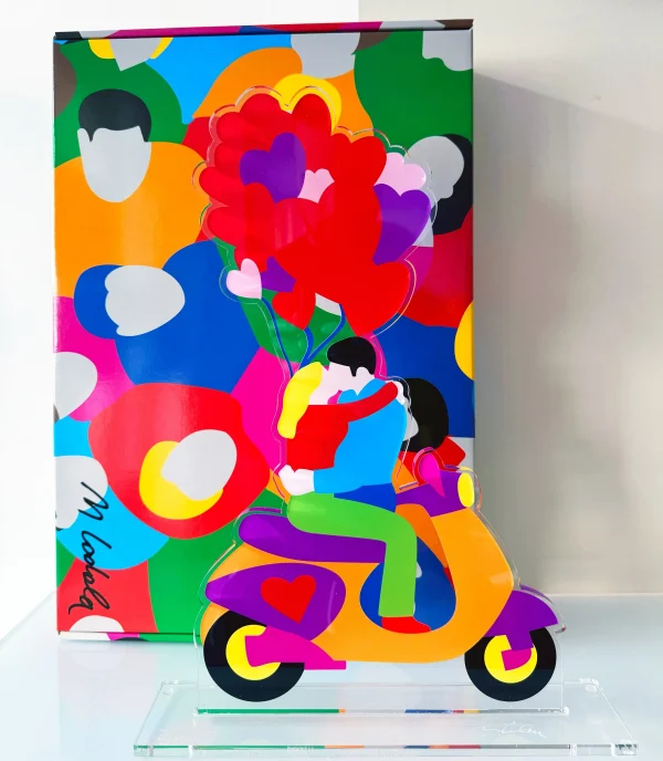 Kiss in Motion / Marco Lodola