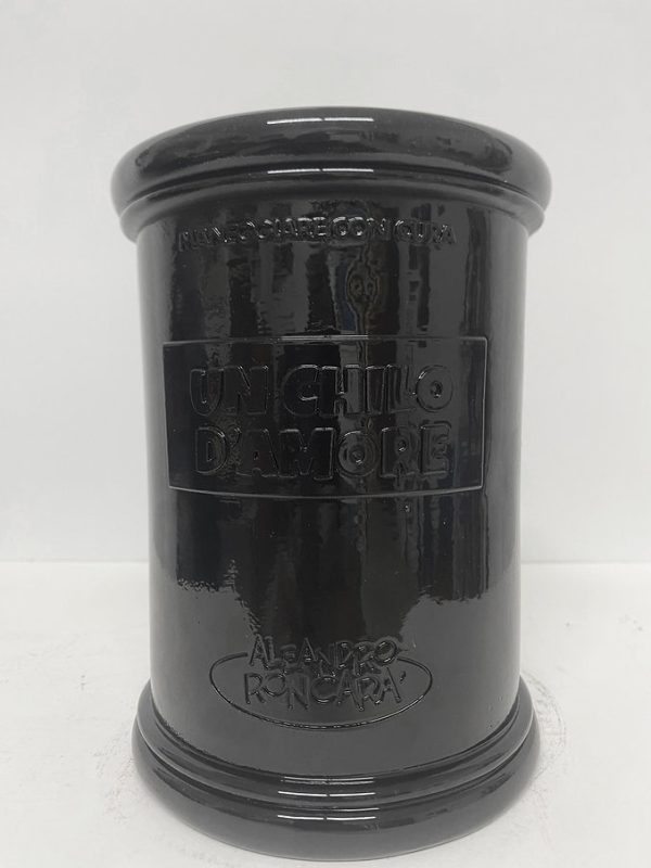 Un Chilo d' Amore Barattolo Nero / Aleandro Roncara'