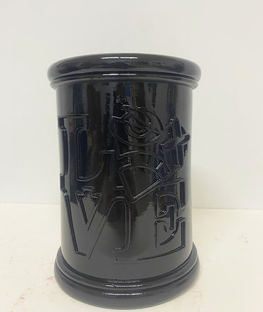 Un Chilo d' Amore Barattolo Nero / Aleandro Roncara'